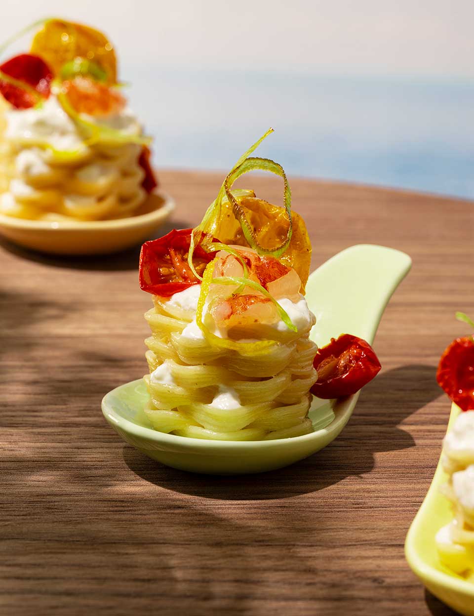 Spaghetto 3D with burrata cheese, prawns and cherry tomato confit – Artisia by Barilla