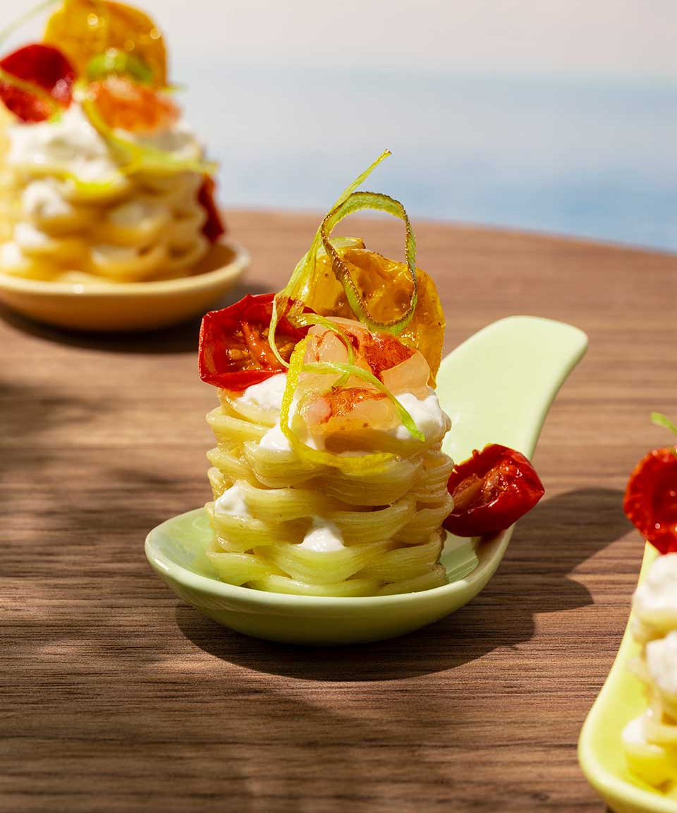 Spaghetto 3D con burrata, gamberi e pomodorini confit
