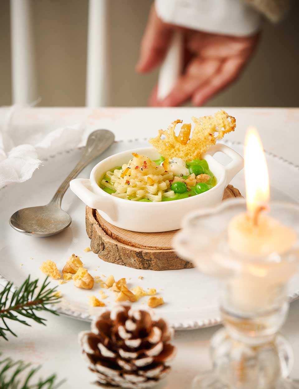 Vortipa con crema di piselli al gorgonzola, noci e panettone